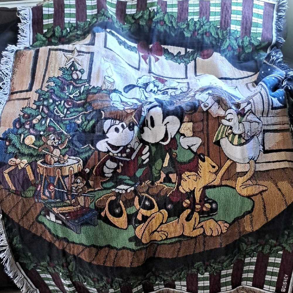 Disney Festive Throw with Mickey and Friends